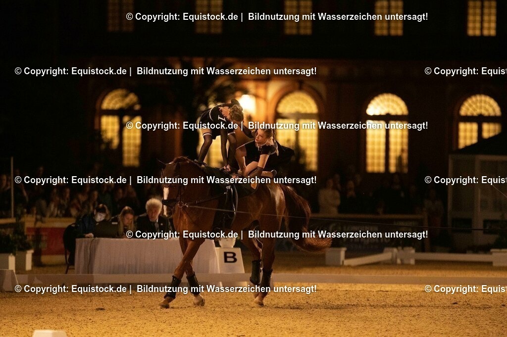 20230527_Voltigieren_NASPA_Flutlicht_0991 | equistock