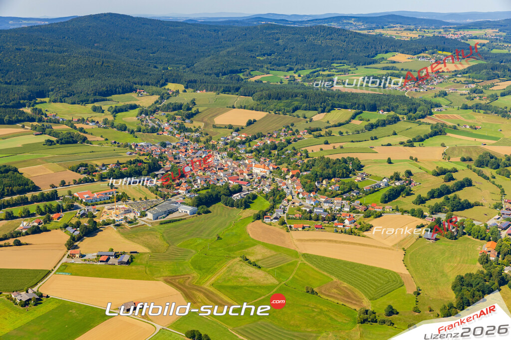 Luftaufnahme von  Tiefenbach - Die Luftaufnahme wurde 2025 vom UL-Flugzeug heraus erstellt ( keine Drohne ) - Hochauflösende Luftaufnahme - für professionelle Ausdrucke geeignet. Die Geschenkidee !Mit Lizenz und Bildrechte bestellbar