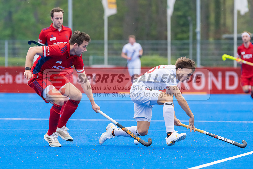 HK_20230422_107128 | 1. Bundesliga Herren Crefelder HTC - Düsseldorfer HC am 22.4.2023 Krefelder HTC ( CHTC ), Krefeld , Aumüller Leon ( Düsseldorfer HC #5 ) , Acosta Nicolas ( Crefelder HTC #25 )