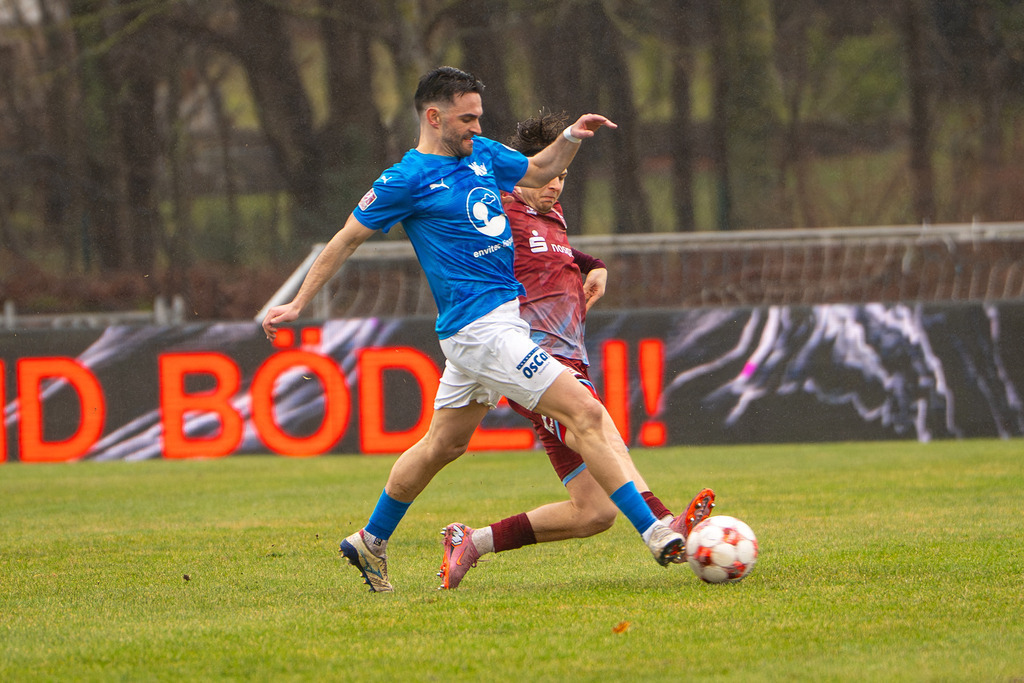 Fußball I Herren I Saison 2025-2026 I Regionalliga Nord I 23. Spieltag I TuS Blau-Weiß Lohne - SC Weiche Flensburg 08 I 0118 | Rilind Neziri (23, TuS BW Lohne) gegen Ole Wagner (21, SC Weiche Flensburg 08) - Realisiert mit Pictrs.com