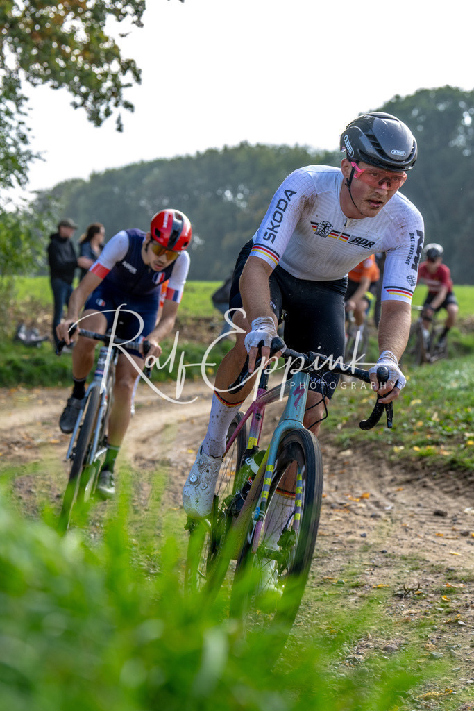 Ralf Eppink Photography 20251012_DSC04394 | Sportfotografie, Eventfotografie, Porträtfotografie, Radsport Fotograf, Triathlon Fotograf, Düsseldorf Fotograf, Köln Fotograf, Actionfotografie, Teamfotografie, Peoplefotografie, Business Portraits, Veranstaltungsfotografie, Reportagefotografie - Realisiert mit Pictrs.com