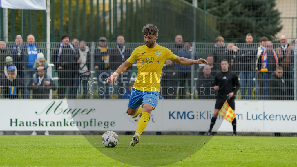 Fußball, Herren, Saison 2025/2026, Regionalliga Nordost, 11. Spieltag, FSV 63 Luckenwalde vs. FC Carl-Zeiss Jena, Samstag 05.10.2025, Werner-Seelenbinder-Stadion Luckenwalde, | Fußball, Herren, Saison 2025/2026, Regionalliga Nordost, 11. Spieltag, FSV 63 Luckenwalde vs. FC Carl-Zeiss Jena, Samstag 05.10.2025, Werner-Seelenbinder-Stadion Luckenwalde, Im Bild: Clemens Koplin (Luckenwalde) - Realisiert mit Pictrs.com