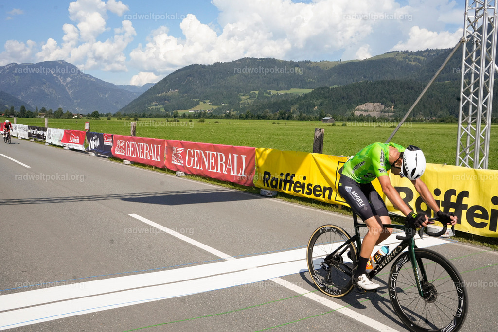 867_20230817_Bewerb_Maenner_Muehlanger | AUT - OESTERREICH, 2023-08-16: SPORT RENNRAD-FAHREN - 55. INTERNATIONALER RADWELTPOKAL IN ST. JOHANN IN TIROL  - Vintage-Radrennen mit WM-Bronze-Medaillen-Siegerin Christina Schweinberger, den Teilnehmer und Alexander Baumann (vom Orginastions-Team) - TAG 2 BEWERB MAENNER IN SECHS GRUPPEN  ; Foto: Roland Muehlanger