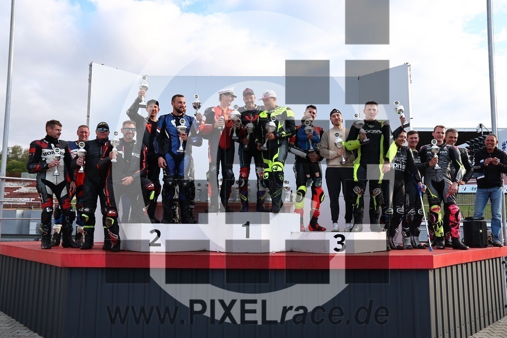 social-20250823_07967 | Schöne Erinnerungen an spannende Momente - das festzuhalten ist unser Job. PIXELrace.de ist seit 2003 auf den Rennstrecken Europas unterwegs um die Action draußen beim Fahren und die wunderbare Stimmung imm Fahrerlager für euch einzufangen.