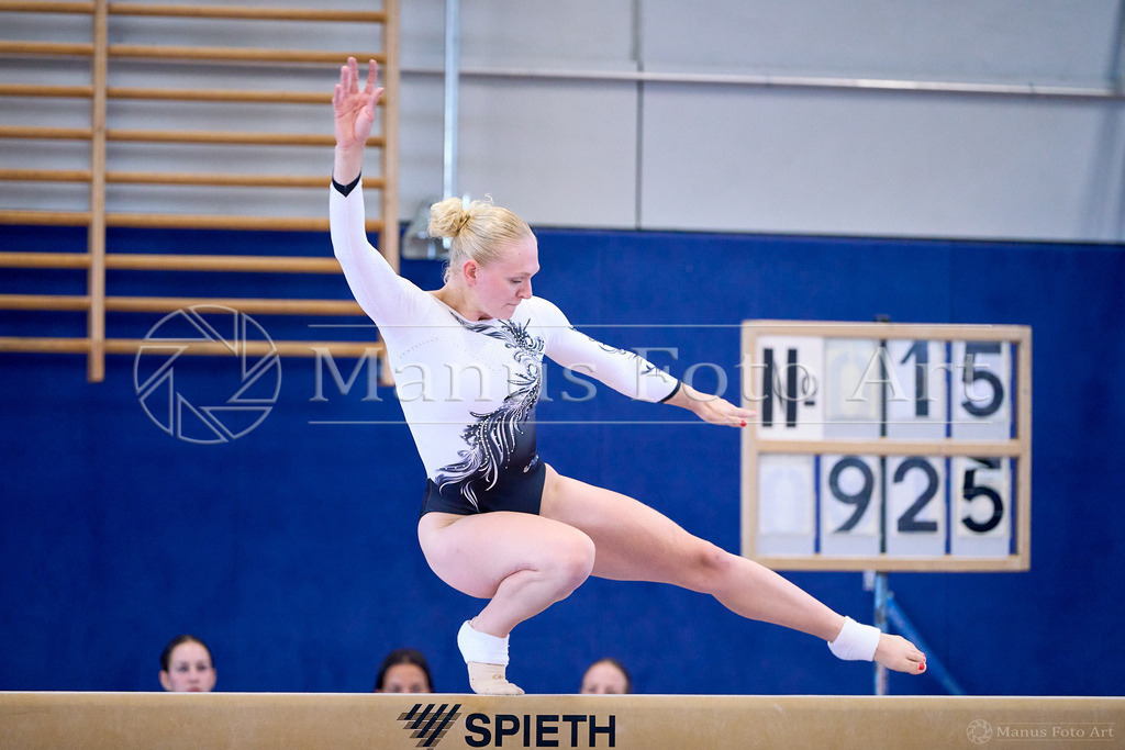 2024-10-06-3-C-DSC00237 | Professionelle Sportfotografie in Hamburg, Schleswig-Holstein und Niedersachsen – spezialisiert auf Rhönrad, Geräteturnen, Leistungsturnen und rhythmische Sportgymnastik. Bundesweite Begleitung von Rhönrad-Events. Jetzt Sport-Fotos - Realisiert mit Pictrs.com