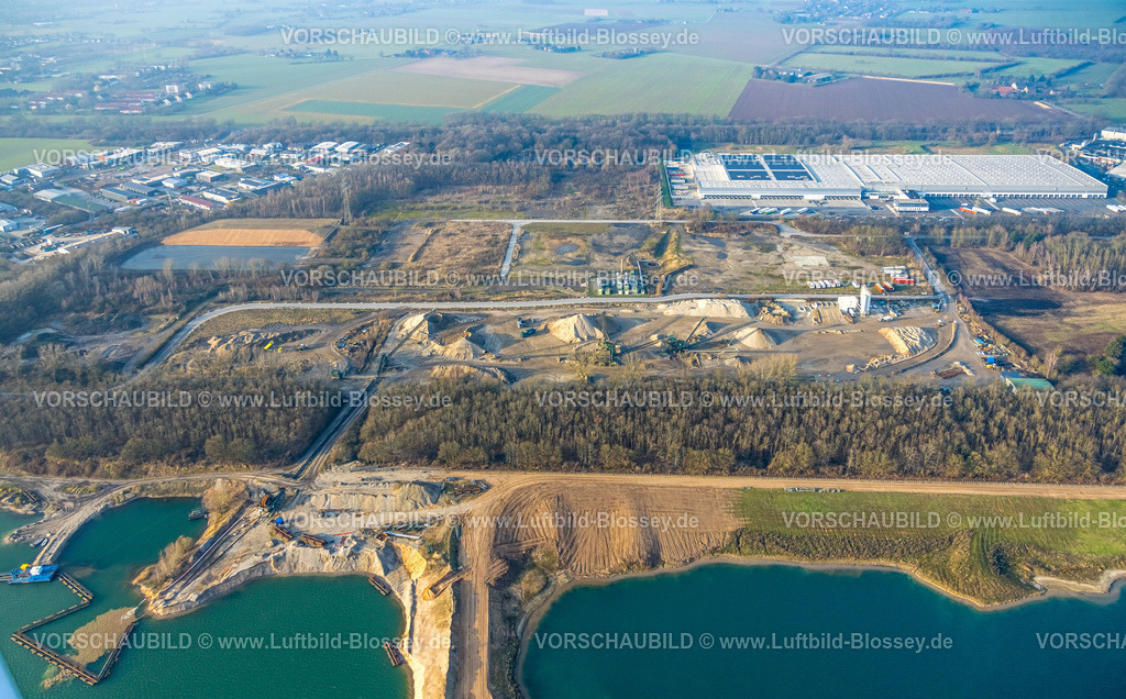 Kamp-Lintfort260101517 | Luftbild, Kiesbaggerei Heidelberg Materials MineralikSandanbieter und Kiesanbieter, hinten Lidl Zentrallager, Rossenray, Kamp-Lintfort, Ruhrgebiet, Nordrhein-Westfalen, Deutschland