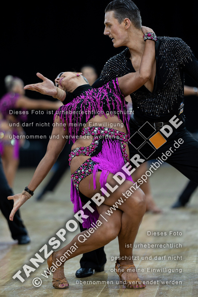20230226-10187 | Hier finden Sie Tanz Bilder vom Latein und Standard Formationen tanzen. Sportbilder vom Tanzsport. Schöne Fotos und von Weltmeisterschaft, Europameisterschaft, Bundesliga, Regionalliga, Oberliga und Landesliga sowie von GOC Stuttgart, DanceComp, WM Bremen