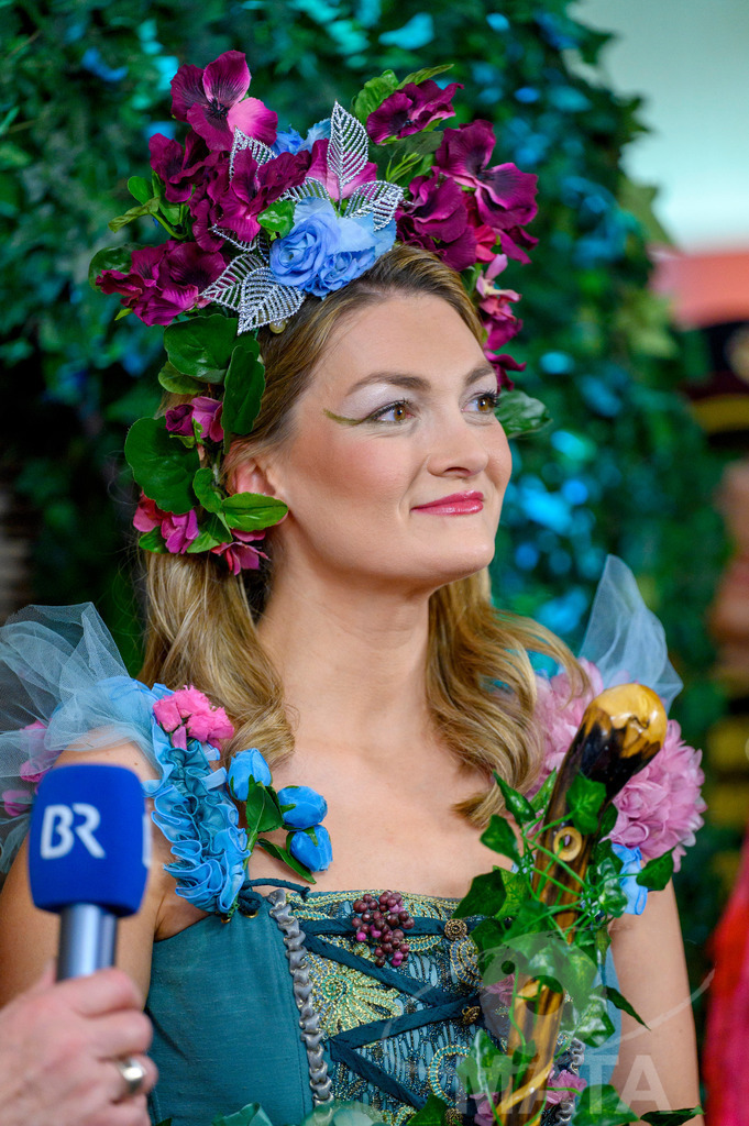 _DWA2170 | Staatsministerin für Gesundheit, Pflege und Prävention Judith Gerlach (CSU) bei der TV-Sendung Fastnacht in Franken 2024. Veitshöchheim, 02.02.2024 Bayern Deutschland - Realisiert mit Pictrs.com