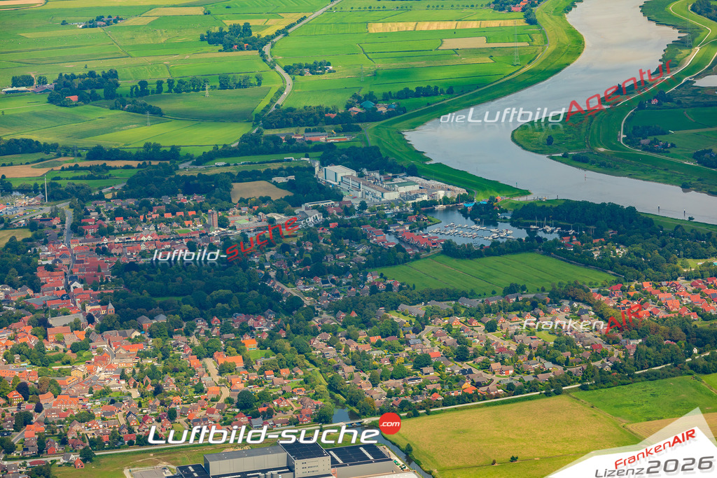 Luftbild der Stadt Weener - Das Luftbild wurde 2025 vom UL-Flugzeug heraus erstellt ( keine Drohnenaufnahme ) - Hochauflösende Luftaufnahme - für Wandbilder und großformatige Ausdrucke geeignet. Das besondere Geschenk!Hier alle&nbsp;Infos zur Lizenzierung der LuftaufnahmeWir fliegen auch dieses Jahr wieder in Ihre Region um Luftbilder zu erstellen.- Luftbild anfragen