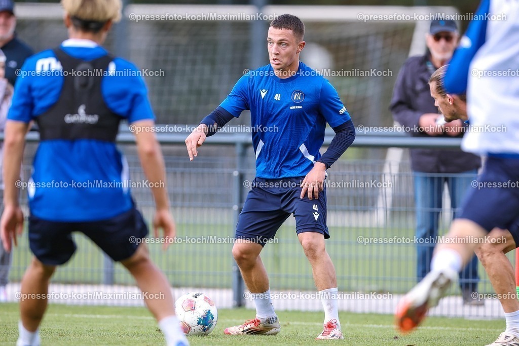KSC02092502232 | 02.09.2025, Fußball, Training Karlsruher SC, 2. Fußball Bundesliga, Trainingsplatz am BBBank Wildpark Stadion Karlsruhe, Saison 2025 2026: xk41 