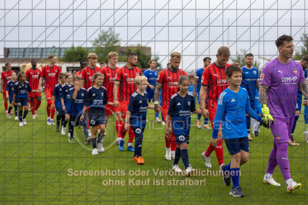 20250706_153205_0646 | #,TSG Salach (blau) vs. 1.FC Heidenheim (rot), Fußball, Freundschaftsspiel - WfV, Saison 2025/2026, Rasensportplatz, Staufenecker Str. 41, 73084 Salach, 06.07.2025 - 15:30 Uhr,Foto: PhotoPeet-Sportfotografie/Peter Harich