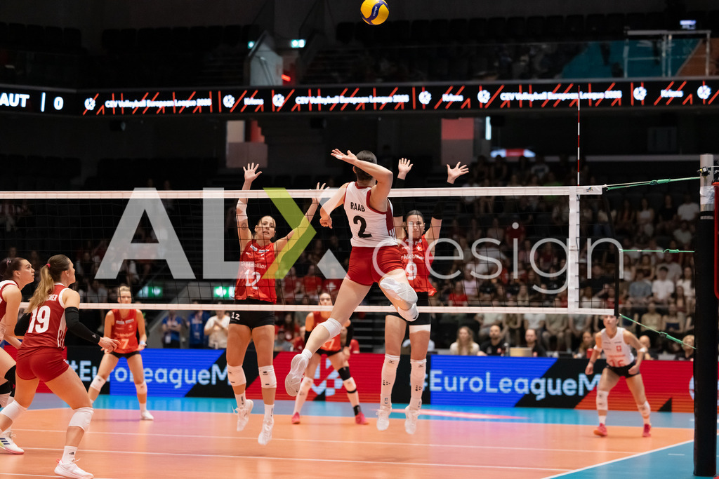 Austria v Switzerland - CEV European League Women | KRIENS, SWITZERLAND - JUNE 14: CARMEN RAAB of Austria attack / spike against SARINA WIELAND and FABIANA BRANCA of Switzerland double block during the CEV European League match between Austria and Switzerland at Pilatus Arena on June 14, 2026 in Kriens, Switzerland. - Realisiert mit Pictrs.com