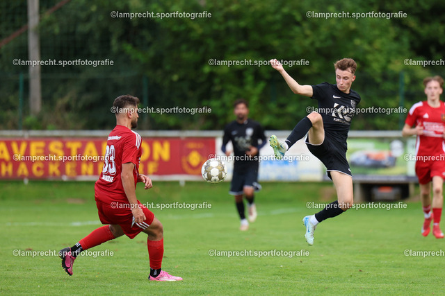 Fußball I Herren I Saison 2025-2026 I Verbandsliga Süd I 7. Spieltag I SV Schackendorf - SV Azadi Lübeck I 06.09.2025.177 | v.l. Arash Mirzaei (33, SV Schackendorf), Luca Maurice Lübcke (99, SV Azadi Lübeck) - Realisiert mit Pictrs.com