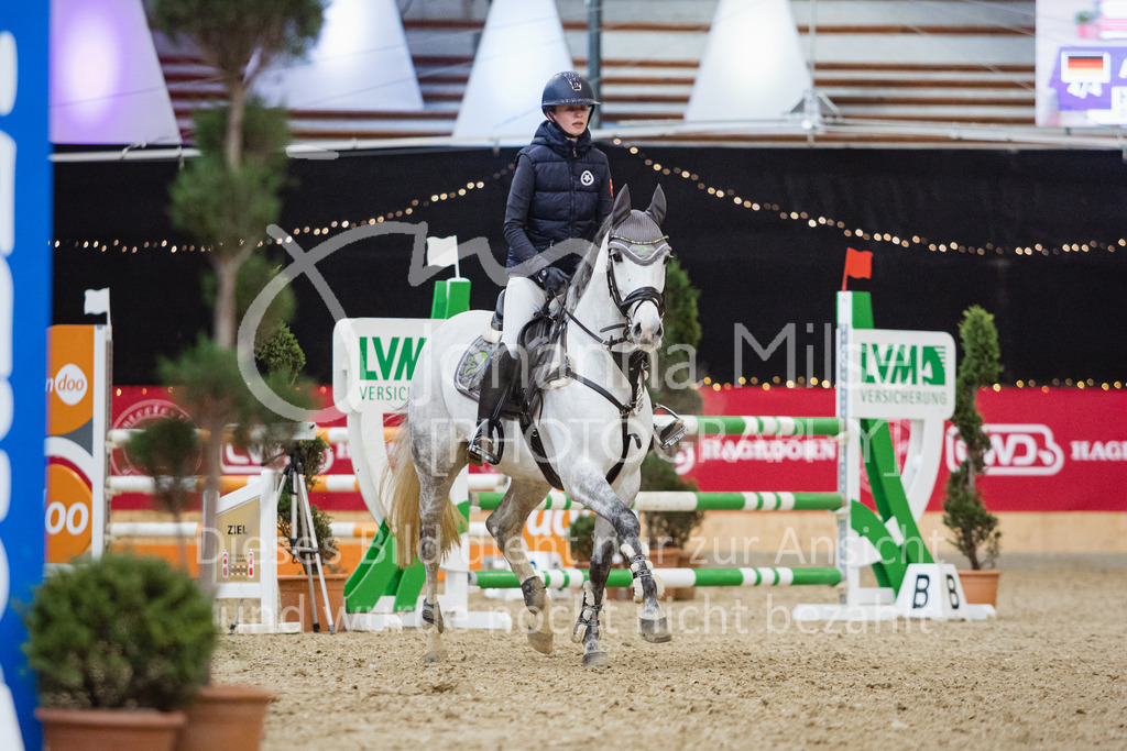 221127_Winterfestival_L-Spr_HPTTY-292 | Deine schönsten Turniermomente als professionelle Fotos! Entdecke hochwertige Pferdesport-Fotografie im Online-Shop. Jetzt Fotos finden & bestellen!