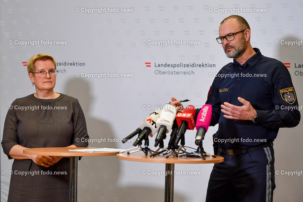 Landespolizeidirektion Oberoesterreich_ Pressekonferenz Festnahme Mordversuch Linz-Kleinmuenchen_ 09.01.2023-5 | 09.01.2023, Landespolizeidirektion Oberoesterreich, AUT, Pressekonferenz Festnahme Mordversuch Linz-Kleinmuenchen, im Bild Ulrike Breiteneder (Staatsanwaltschaft Linz), Andreas Pilsl (Landespolizeidirektor Ooe)