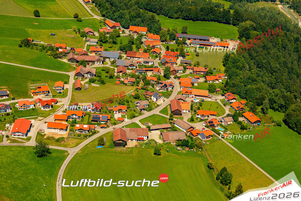 Luftaufnahme Morgenbach Wildsteig - Die Luftaufnahme wurde 2025 vom UL-Flugzeug heraus erstellt ( keine Drohne ) - Hochauflösende Luftaufnahme - für professionelle Ausdrucke geeignet. Die Geschenkidee !Mit Lizenz und Bildrechte bestellbar