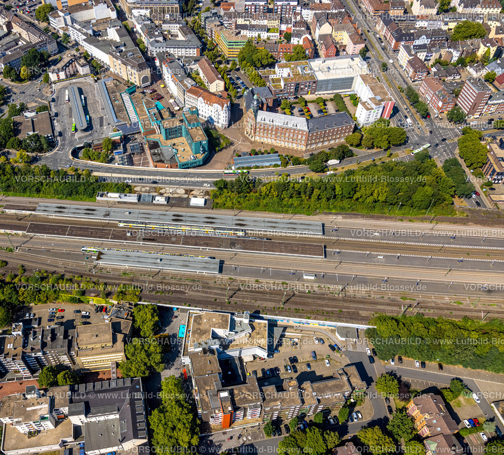 Gelsenkirchen240809163GE-Sued | Luftbild, City und Hbf Hauptbahnhof mit Einkaufszentrum Bahnhofsvorplatz, Hochhaussiedlung Bochumer Straße, Neustadt, Gelsenkirchen, Ruhrgebiet, Nordrhein-Westfalen, Deutschland