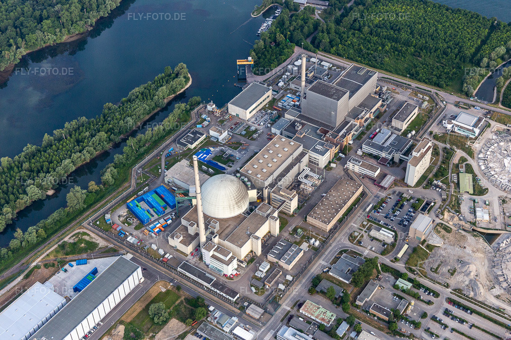 Luftbild: ehemaliges KKW Phillippsburg nach der Sprengung zum Abriss der beiden Kühltürme in Philippsburg im Bundesland Baden-Württemberg in Deutschland. Foto: IMG_120819.jpg vom 03.06.2020 durch Werner Riehm/FLY-FOTO.de