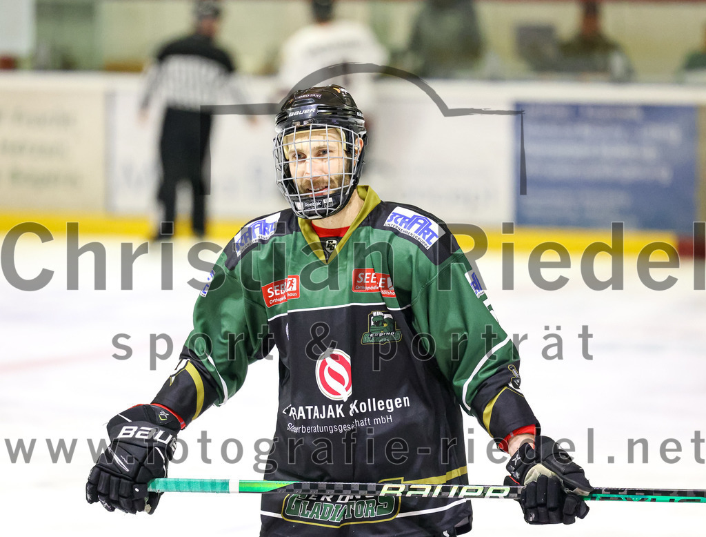 2022-09-30_101_TSV_Erding_gegen_EV_Dingolfing | Erding, Deutschland, 30.09.2022:
Eishockey, Bayernliga 2022 / 2023, Testspiel, TSV Erding gegen EV Dingolfing, Endergebnis: 3:4

Florian Zimmermann (Erding Gladiators, #5)

Foto: Christian Riedel / fotografie-riedel.net