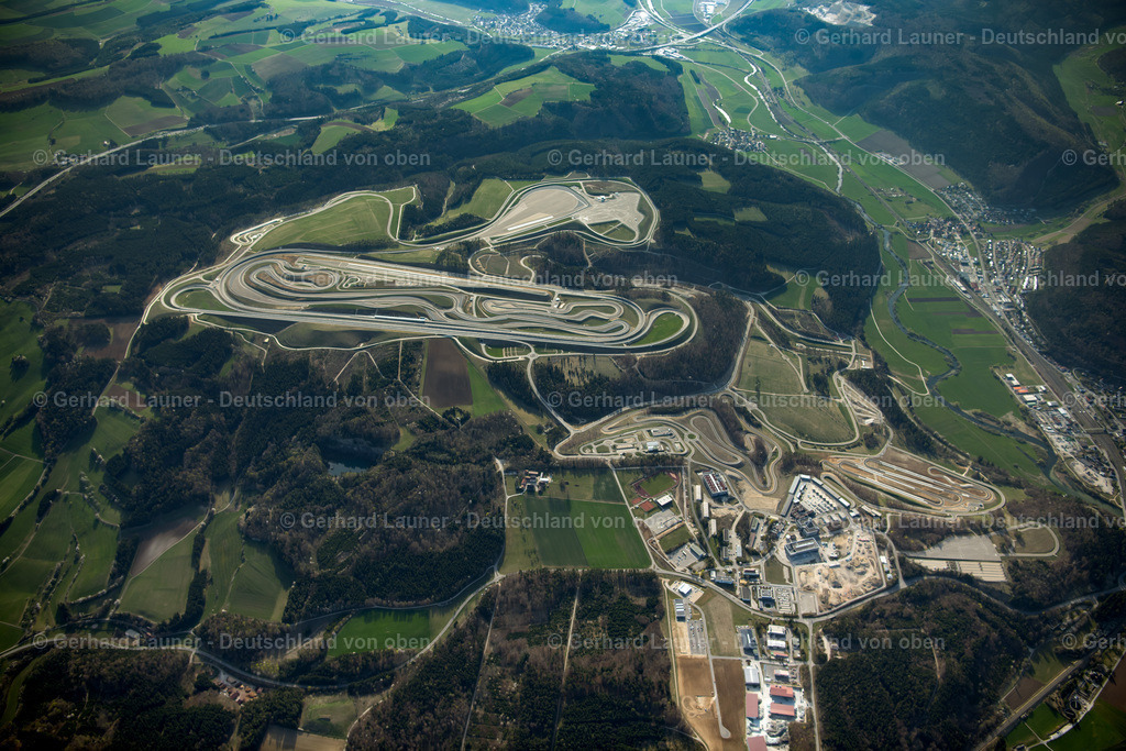 4023956 | IMMENDINGEN 15.04.2020 Teststrecke und Übungsplatz zur Ausbildung im Fahrsicherheitszentrum und Verkehrsübungsplatz des Daimler AG PTZ Prüf- und Technologiezentrum Am Talmannsberg in Immendingen im Bundesland Baden-Württemberg, Deutschland. Weiterführende Informationen bei: AQUASOIL GmbH,  Daimler AG,  TAILORMADE GmbH,  Tilke GmbH & Co. KG. // Test track and practice area for training in the driving safety center of Daimler AG Pruef- and Technologiezentrum Am Talmannsberg in Immendingen in the state Baden-Wuerttemberg, Germany. Further information at: AQUASOIL GmbH,  Daimler AG,  TAILORMADE GmbH,  Tilke GmbH & Co. KG. Foto: Gerhard Launer