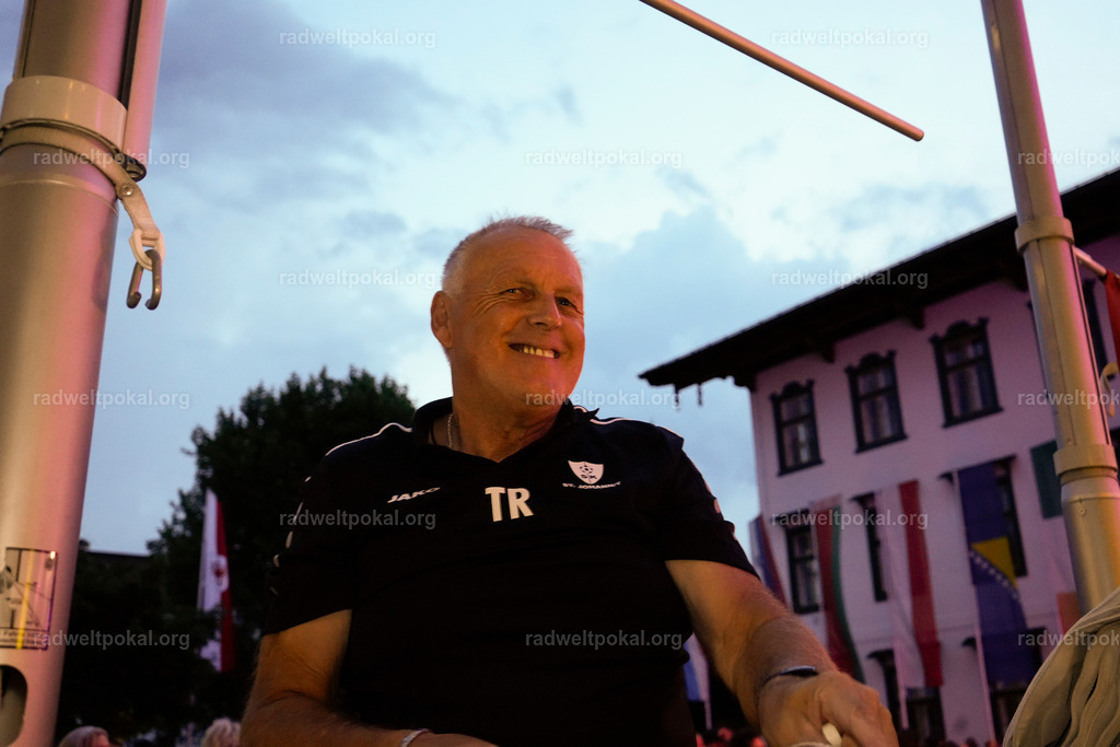 1341_20230817_Bewerb_Maenner_Muehlanger | AUT - OESTERREICH, 2023-08-16: SPORT RENNRAD-FAHREN - 55. INTERNATIONALER RADWELTPOKAL IN ST. JOHANN IN TIROL  - Vintage-Radrennen mit WM-Bronze-Medaillen-Siegerin Christina Schweinberger, den Teilnehmer und Alexander Baumann (vom Orginastions-Team) - TAG 2 BEWERB MAENNER IN SECHS GRUPPEN  ; Foto: Roland Muehlanger