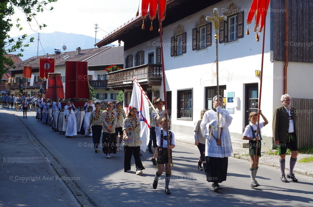 IMGP3589 | fotografiert von Axel PollmannLeonhardi Wallfahrt Benediktbeuern und Murnau, Fronleichnam, Fasching, Landschaft im Loisachtal und Benediktbeuern  - Realisiert mit Pictrs.com