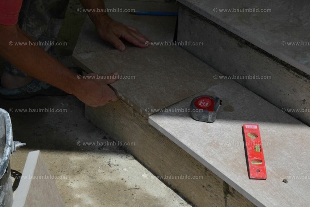 bib-lg21-fliesenlegerarbeiten-0114 | Nach LV-Leistungsgruppen sortierte Detailfotos über den Bau eines Hauses. Alle Hausbau-Bilder direkt vom Urheber und Autor der Website Haus-Selber-Bauen.com