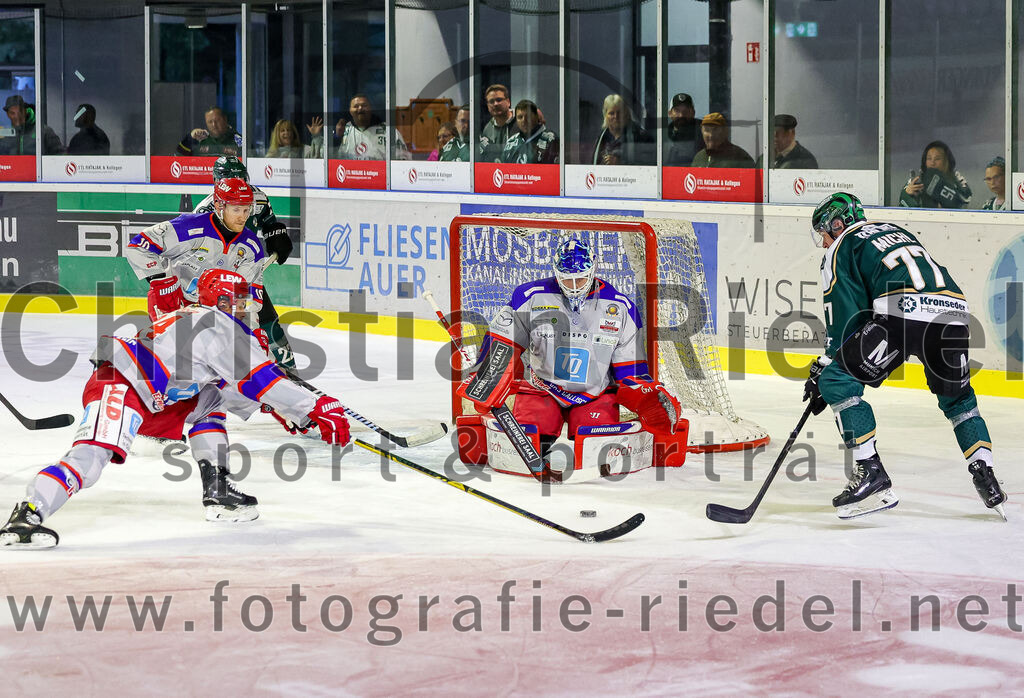 2025-09-14_125_TSV_Erding_gegen_EC_Peiting | Erding, Deutschland, 14.09.2025:Eishockey, Oberliga Süd 2025 / 2026, Testspiel, TSV Erding gegen EC Peiting, Endergebnis: 2:3Foto: Christian Riedel / fotografie-riedel.net