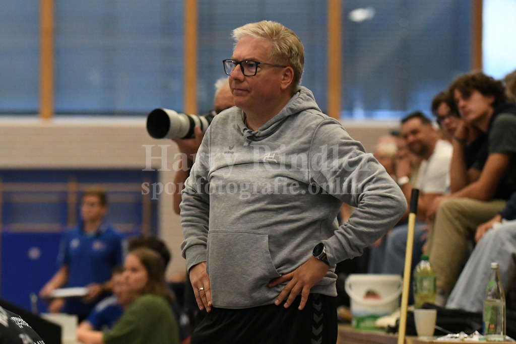 HC Deggendorf : SSG Metten | Kai-Uwe Herrlich  (Trainer HC Deggendorf) - Realisiert mit Pictrs.com