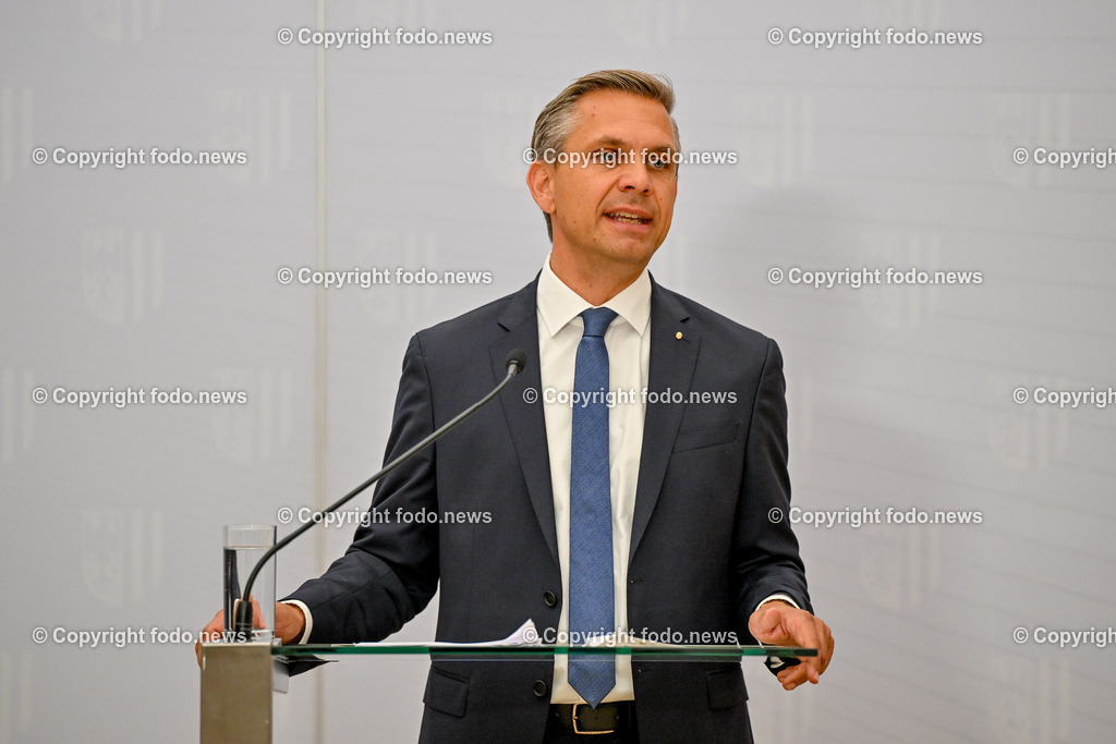 Pressekonferenz Land Ooe_ Start Sachleistungskarte fuer AsylwerberInnen in Ooe_ 03.06.2024-27 | 03.06.2024, Linz, AUT, Pressekonferenz Land Ooe, Start Sachleistungskarte fuer AsylwerberInnen in Ooe, im Bild LR Wolfgang Hattmannsdorfer (VP)