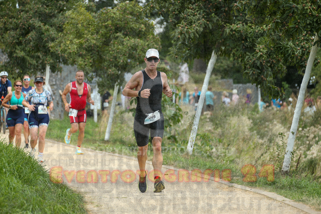 250824_1345_EX1_3541 | Sportfotografie im Rhein-Sieg Kreis, Köln, Bonn, NRW, Rheinland Pfalz, Hessen, etc. Unser Tätigkeitsfeld umfasst den Laufsport vom Volkslauf über den Marathon, Duathlon, Triathon bis zum Ultralauf wie Kölnpfad Ultra oder Schindertrail.