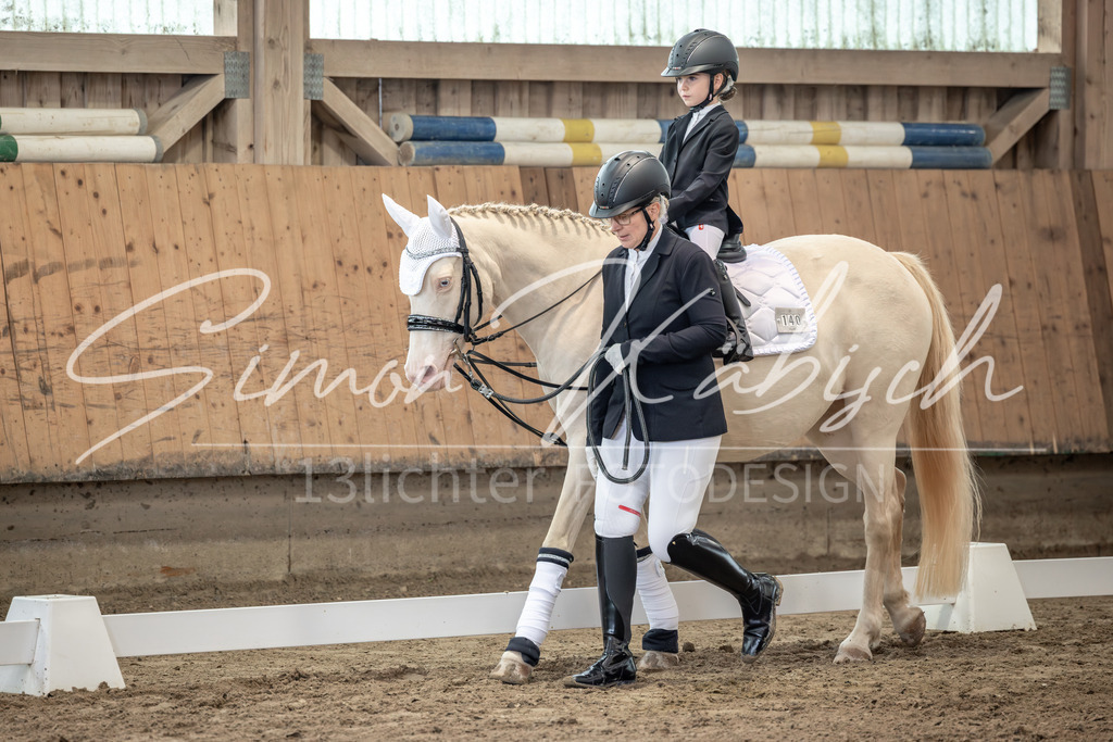 20251011-_3LI8940 | Tierfotografie Pferde, Hunde, Katzen, Haustiere.
Turnierfotografie Reitturniere, Reiten, Springreiten, Dressur in Hanau, dem Main-Kinzig-Kreis und dem Rhein-Main- Gebiet um Frankfurt