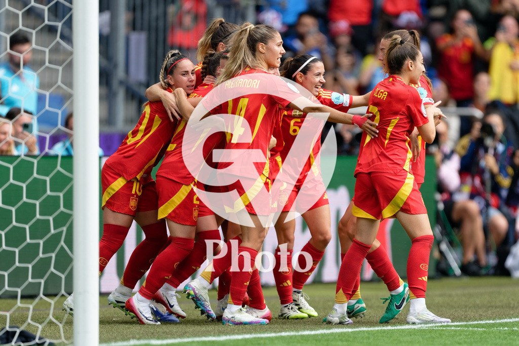 England v Spain - UEFA Women's EURO 2025 Final | BASEL, SWITZERLAND - JULY 27:  Mariona Caldentey of Spain celebrates after scoring her team's first goal with teammates during the UEFA Women's EURO 2025 Final match between England and Spain at St. Jakob-Park on July 27, 2025 in Basel, Switzerland. (Photo by Giuseppe Velletri/Sports Press Photo/Getty Images)
