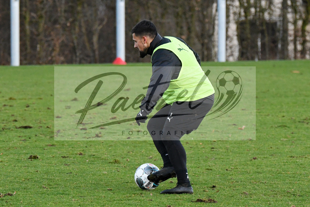 20200121_TRAOSN_0062 | Fußball, Herren: Marcos Alvarez (VfL Osnabrück) in Aktion, am Ball, Einzelaktion beim Training des VfL Osnabrück am 21.01.2020 im Sportpark Illoshöhe in Osnabrück, Deutschland.(Foto von Nico Paetzel) - Realisiert mit Pictrs.com