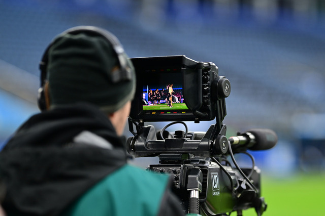 Fußball I Frauen I Saison 2025-2026 I Bundesliga I 10. Spieltag I Hamburger SV - 1. FC Nürnberg I 46543 | Symbol, Symbolfoto, Symbolbild, Sinnbild, Bildsymbol, Darstellung, Signum, Beispielbild, Musterbild, Referenzbild, Beispielfoto, Stockfoto, Archivaufnahme, Demonstrationsfoto, Vergleichsbild: TV Übertragung, Kamera, liveübertragung, bildschirm, LIN.Media, lin, media - Realisiert mit Pictrs.com