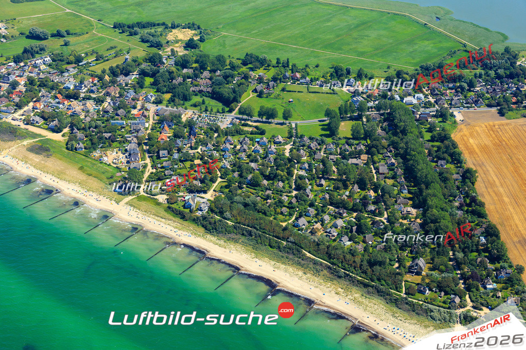 Die Luftaufnahme der Stadt Ahrenshoop wurde vom UL-Flugzeug heraus erstellt ( keine Drohne )- hohe Auflösung für beste Qualität