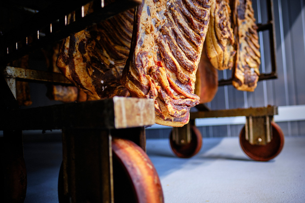 Thum Schinken | WIen, Austria - November 11, 2019: Thum Schinken; geräucherte Fleischteile. - Realisiert mit Pictrs.com