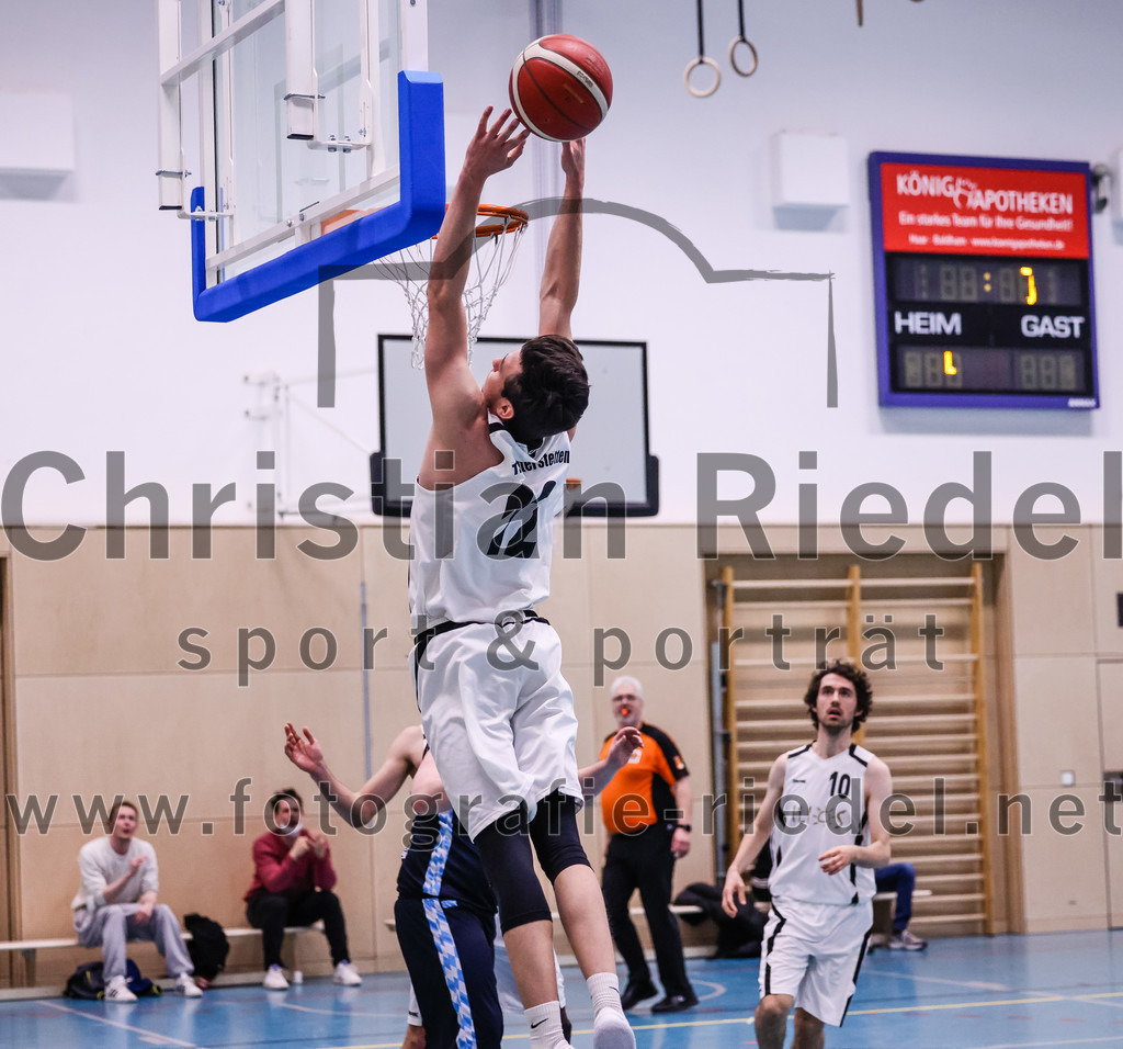 2022-04-03_093_TSV_Vaterstetten_gegen_SV_Weissblau-Allianz_Muenchen | Vaterstetten, Deutschland, 03.04.2022:
Basketball, Bezirksoberliga Herren 2021 / 2022, 14. Spieltag, TSV Vaterstetten gegen SV Weißblau-Allianz München, Endergebnis: 86:54

Maximilian Metzger (TSV Vaterstetten, #12), Luca Maurice Kohll (TSV Vaterstetten, #10)

Foto: Christian Riedel / fotografie-riedel.net