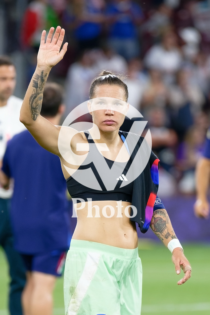 England v Italy - UEFA Women's EURO 2025 Semi-Final | GENEVA, SWITZERLAND - JULY 22:  Elena Linari of Italy looks dejected after losing  during the UEFA Women's EURO 2025 Semi-Final match between England and Italy at Stade de Geneve on July 22, 2025 in Geneva, Switzerland. (Photo by Giuseppe Velletri/Sports Press Photo/Getty Images)