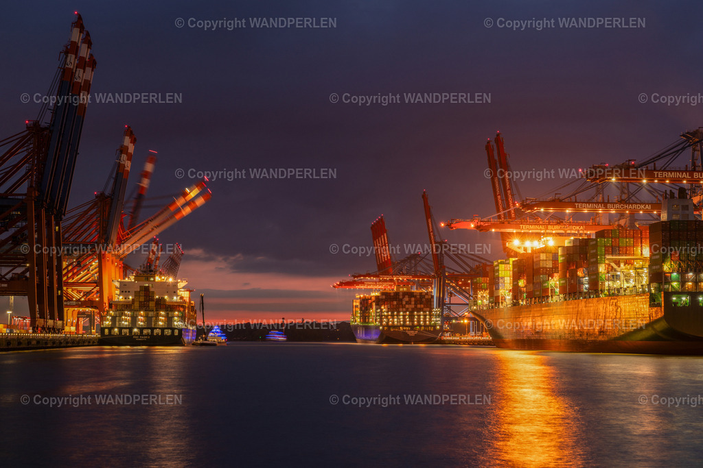 Waltershofer Hafen bei Nacht | Geschäftiges Treiben im Hamburger Hafen bei Nacht. - Realisiert mit Pictrs.com