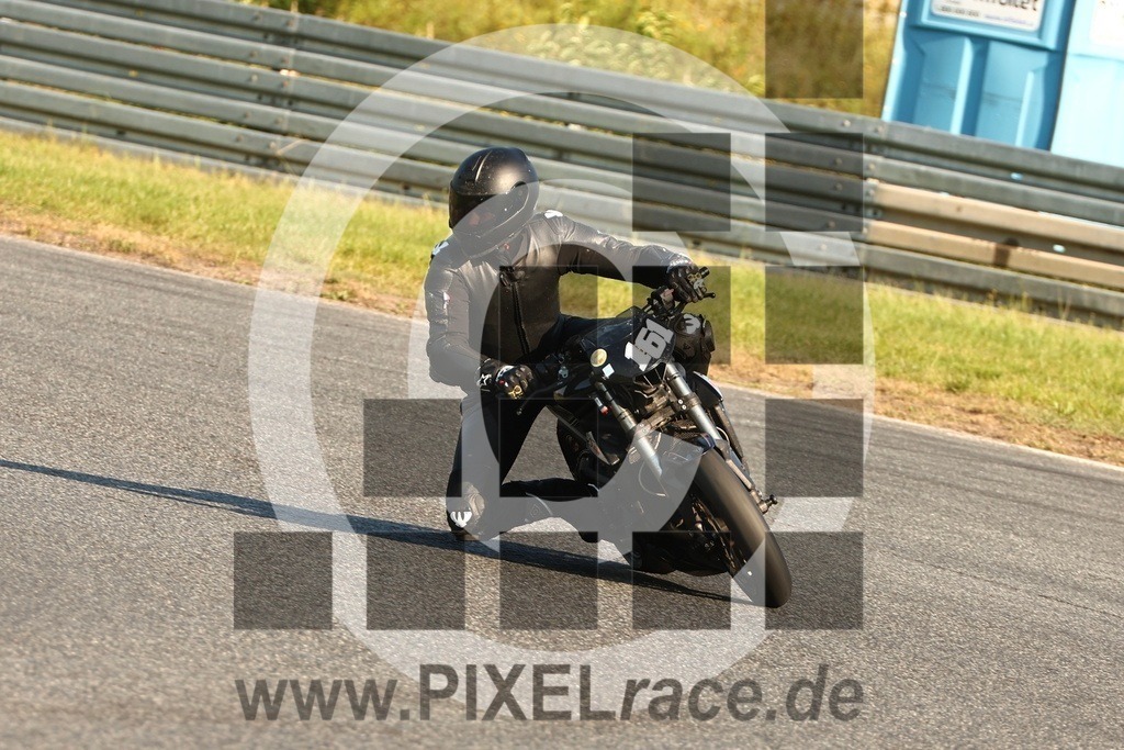 0161-20250909_13172 | Schöne Erinnerungen an spannende Momente - das festzuhalten ist unser Job. PIXELrace.de ist seit 2003 auf den Rennstrecken Europas unterwegs um die Action draußen beim Fahren und die wunderbare Stimmung imm Fahrerlager für euch einzufangen.