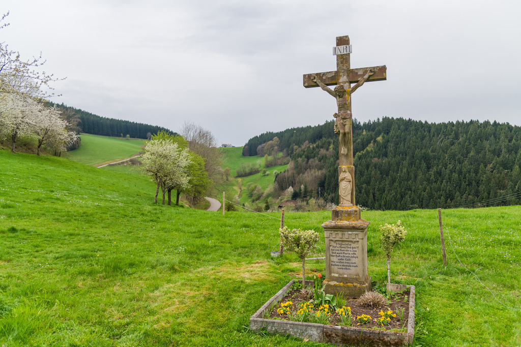 Wegkreuz auf dem Bisle | Wegkreuz auf dem Bisle - Realisiert mit Pictrs.com