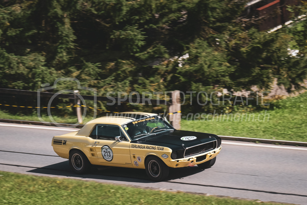 21. Arosa ClassicCar 2025 - 6. =September= 2025 | Peter Margelisch aus Schönenberg (SUI) in einem Ford Mustang Terlingua aus dem Jahre 1967 mit Startnummer 213 am Arosa ClassicCar 2025 in der Kategorie Classic Trophy..@arosaclassiccar, @arosa.official, #arosaclassiccar, #arosa, #76curves, #classiccarBild: Sportfotografie Markus Aeschimann | www.markus-aeschimann.ch - Realisiert mit Pictrs.com