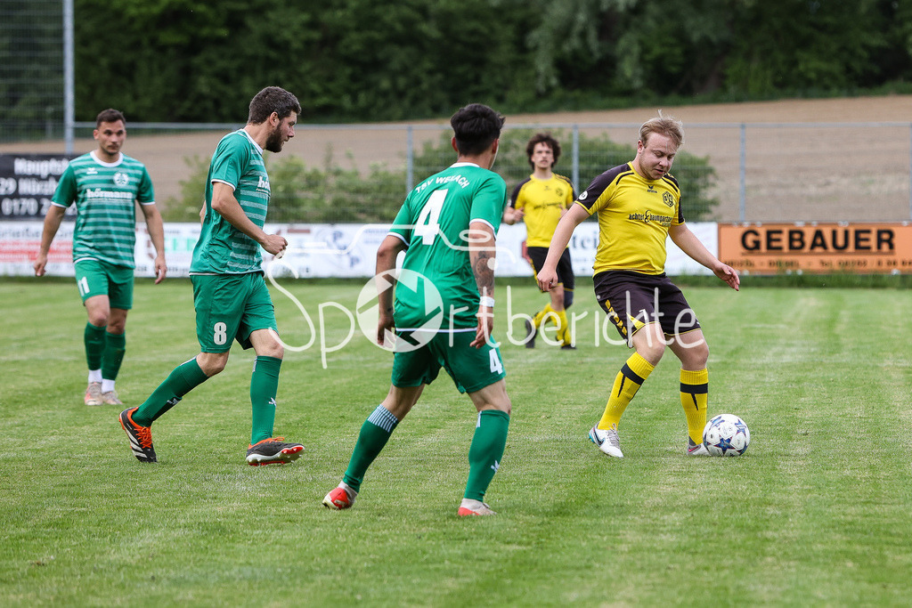 TSV Weilach - SV Obergriesbach | v. l. TSV #8 / TSV #4 / SVO #7