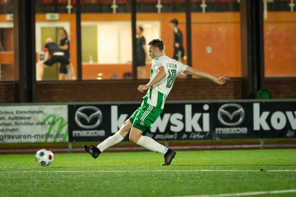Fußball I Herren I Saison 2025-2026 I Freundschaftsspiel I TSV Grossenkneten - TuS Lutten I 0790 | Hannes Sieveke (18, TuS Lutten) - Realisiert mit Pictrs.com