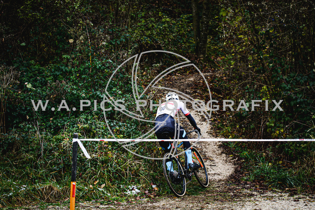 ..... | AUSTRIA, 24.11.24, 3.Radquerfeldein GP um das Sportzentrum Gunskirchen Image shows: Photo: Wapics / Andreas Willdoner