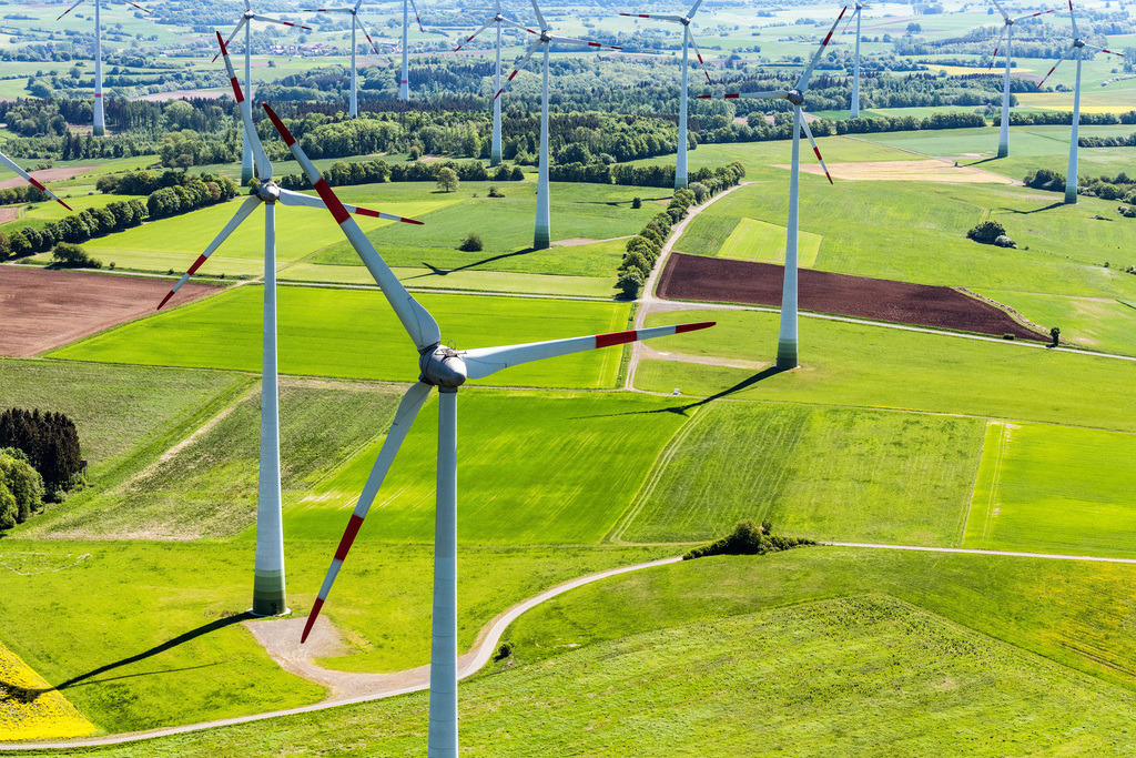 dr__dsc9419.jpg | MüCKE 08.05.2018 Windenergieanlagen ( WEA ) - Windrad- auf einem Feld in Mücke im Bundesland Hessen, Deutschland. // Wind turbine windmills on a field in Muecke in the state Hesse, Germany. Foto: Daniel Reiter