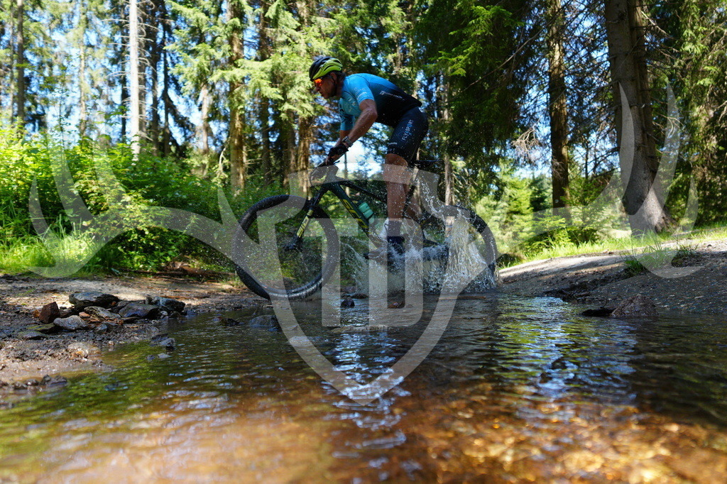 FC604300 | Fotogalerie der Treibjagd im Dunkelwald - Dein MTB Etappenrennen im Erzgebirge - Realisiert mit Pictrs.com