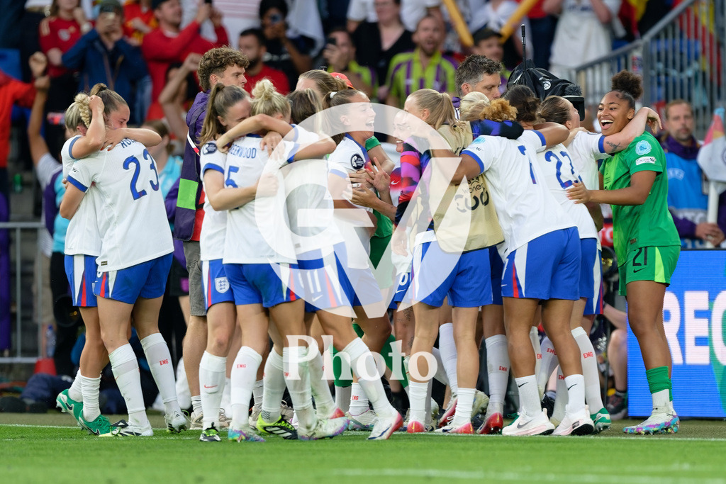 England v Spain - UEFA Women's EURO 2025 Final | BASEL, SWITZERLAND - JULY 27:  England wins WEURO 2025 during the UEFA Women's EURO 2025 Final match between England and Spain at St. Jakob-Park on July 27, 2025 in Basel, Switzerland. (Photo by Giuseppe Velletri/Sports Press Photo/Getty Images)