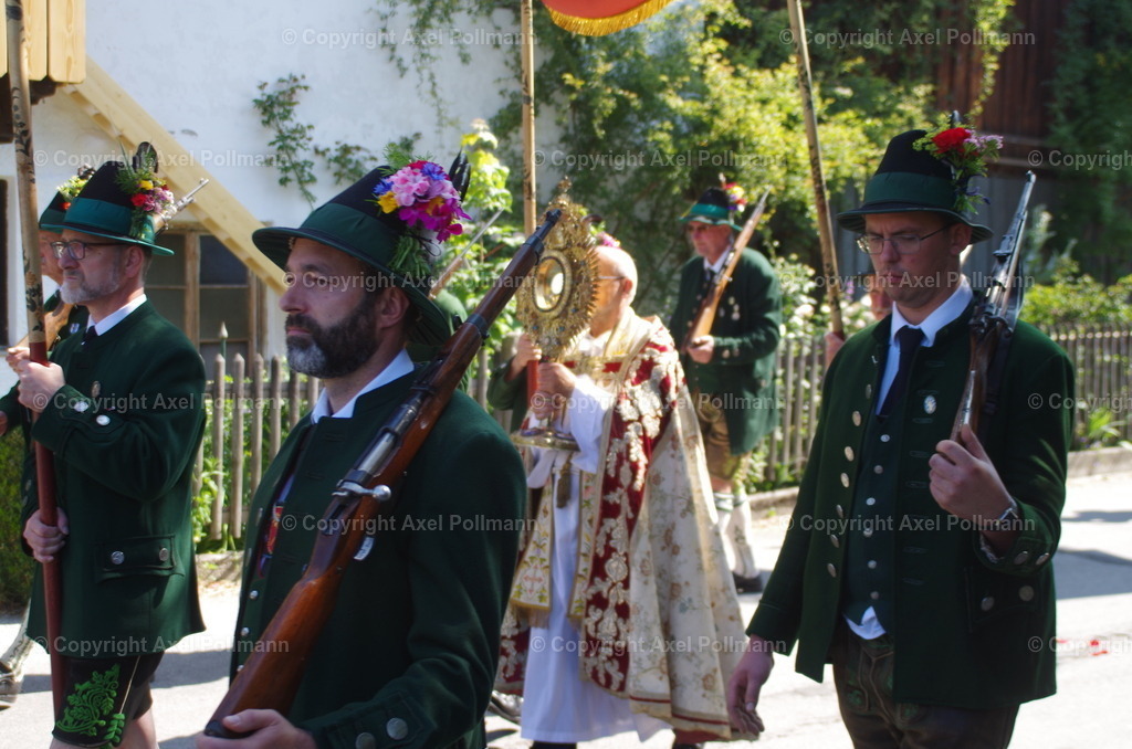 IMGP4188 | fotografiert von Axel PollmannLeonhardi Wallfahrt Benediktbeuern und Murnau, Fronleichnam, Fasching, Landschaft im Loisachtal und Benediktbeuern  - Realisiert mit Pictrs.com